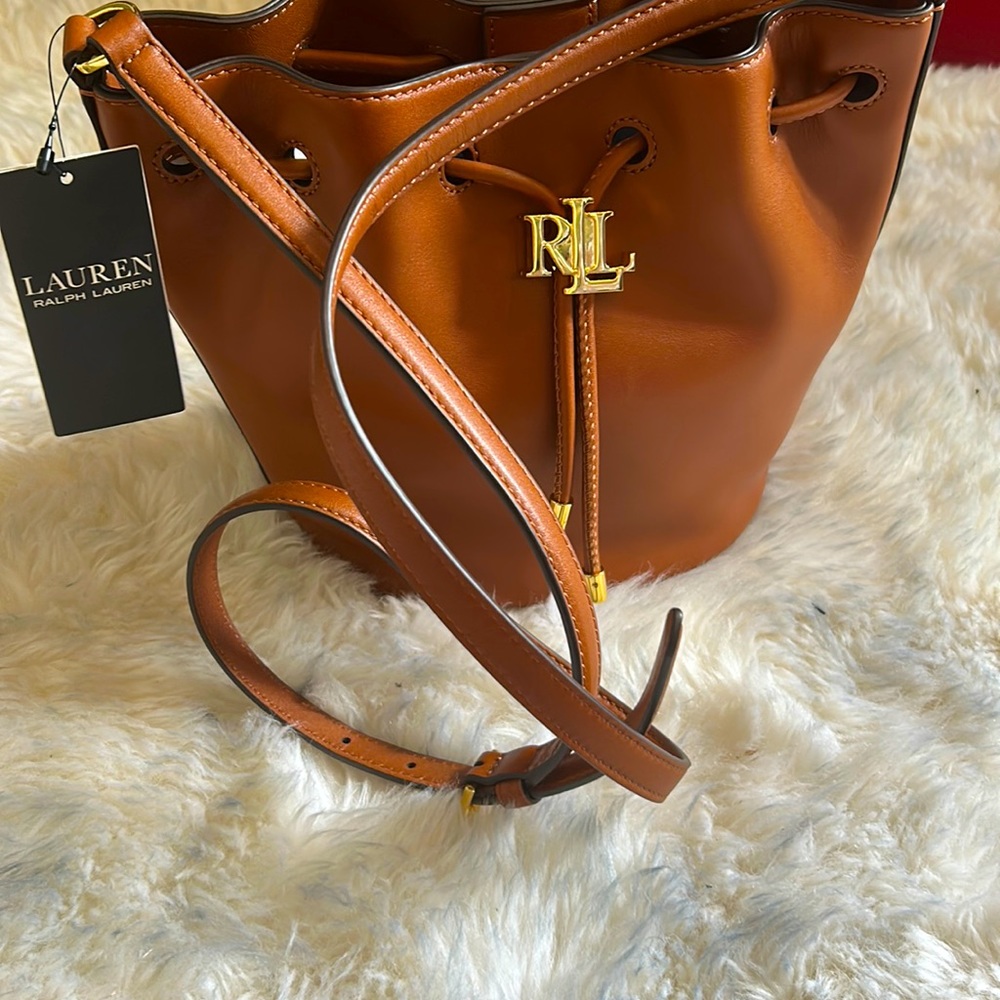 Lauren Ralph Lauren
Leather Medium Andie Drawstring Bag